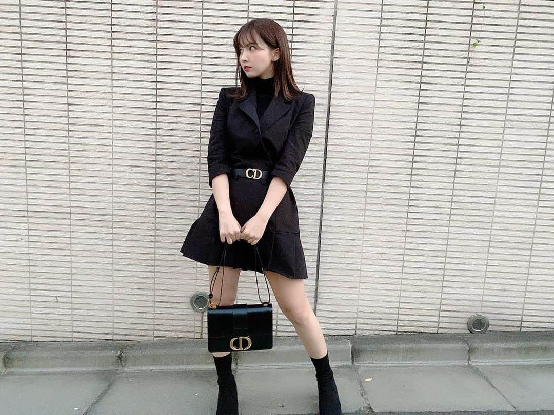 三上悠亜さんのインスタグラム写真 - (三上悠亜Instagram)「ジャケットワンピ 大人っぽいけど可愛くて好き🖤 #ゆあ服」11月21日 17時44分 - yua_mikami
