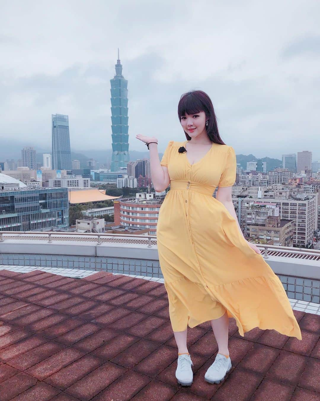 YingTzeさんのインスタグラム写真 - (YingTzeInstagram)「🌟 Taiwan Trip Day 2 🌟 Today visiting Chinese Television System ( CTS ) , a tv station in Taiwan . ❤️ We get to visit the helipad for some videos and what a great view wooooo!! ( but I have a little fear of height la 🤣) _ 📸 @melz.my 👗 @room8008  #blessed #ytzgaming #eggnetwork #taiwantravel #taipei101 #gamergirls #gamermalaysia」11月21日 17時46分 - yingtze