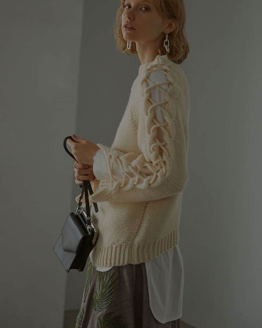 Ameri vintageさんのインスタグラム写真 - (Ameri vintageInstagram)「11.22(fri)12:00. UNDRESSED SHIRT LAYERED KNIT CHECK EMBROIDERY SKIRT will be released by online. . #ameri #amerivintage #shopping #fashion #japan #knit #check #skirt」11月21日 17時58分 - amerivintage