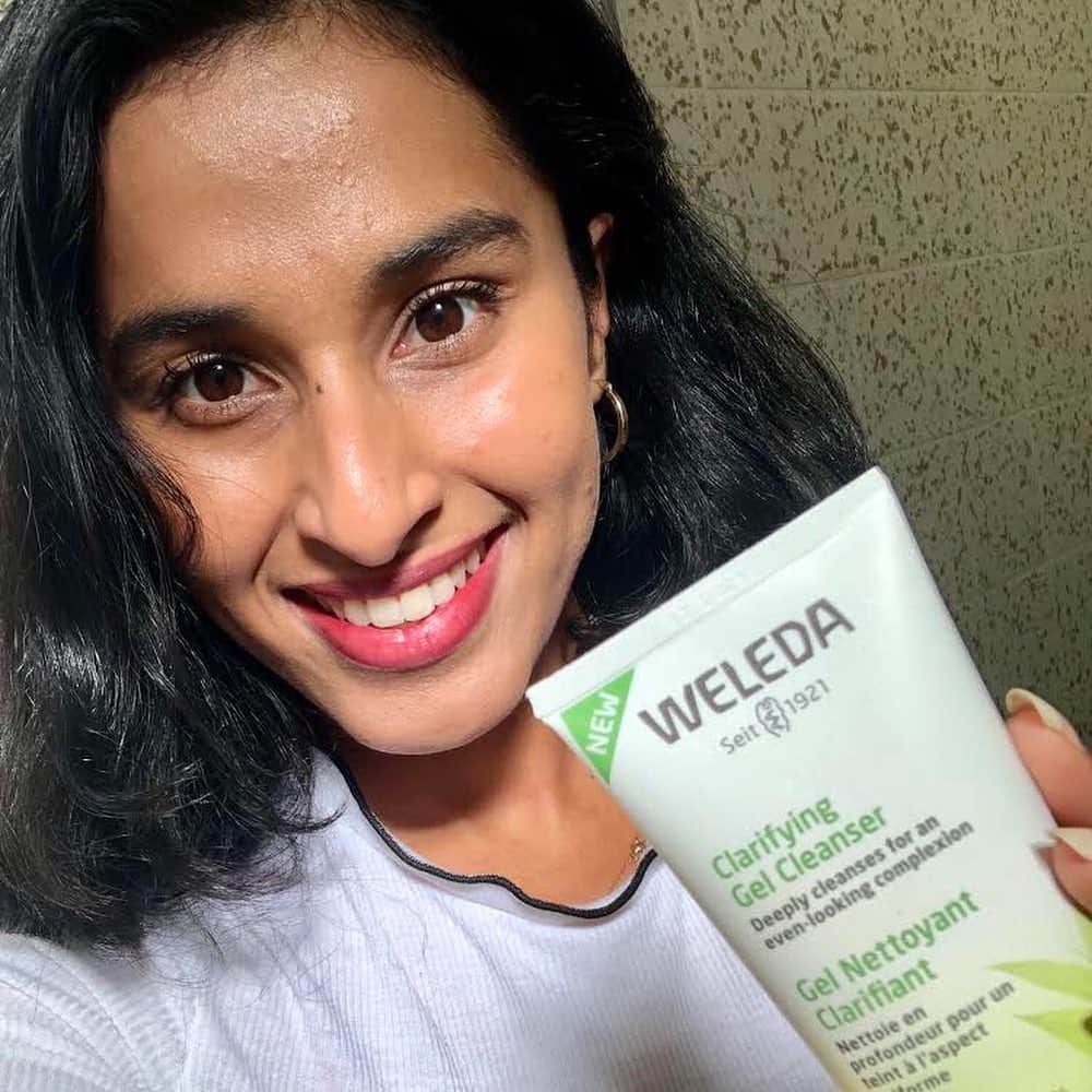 Weledaのインスタグラム：「“WOW I am In love with Weleda’s new Clarifying Gel Cleanser. I live in the city so I’m always exposed to pollution but let me tell you the new Clarifying Collection is so soothing it has helped me balance my skin” - Hazel S.💚 SWIPE for a before photo! #WeledaSkin」