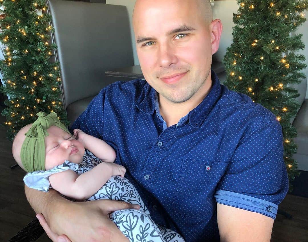 サマンサ・ドロークさんのインスタグラム写真 - (サマンサ・ドロークInstagram)「Appreciation post: to my man, her daddy, our love. You work tirelessly and still come home to change diapers and help with anything I need. You somehow always have a positive spirit and attitude after a long day. And continue to brighten ours when you get home! Thank you for leading, loving, and working so damn hard for our growing family. We love you so much! 💛」11月22日 3時50分 - samanthadroke