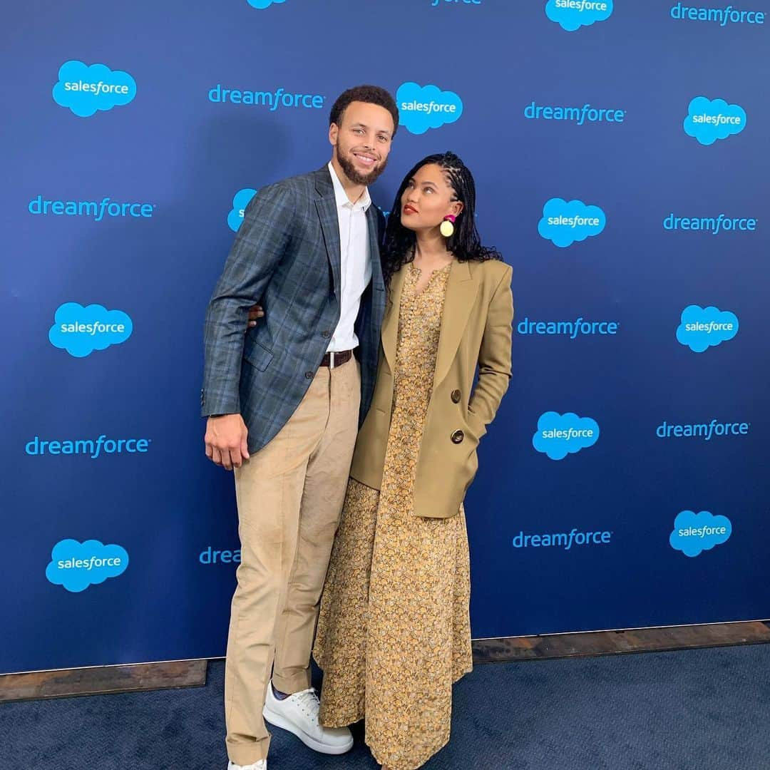 エイヨシャ・カレーさんのインスタグラム写真 - (エイヨシャ・カレーInstagram)「Had the most amazing time talking all things @eatlearnplay alongside my love @stephencurry30 at the @dreamforce conference. Thank you for letting us tell our story and mission.」11月22日 4時18分 - ayeshacurry