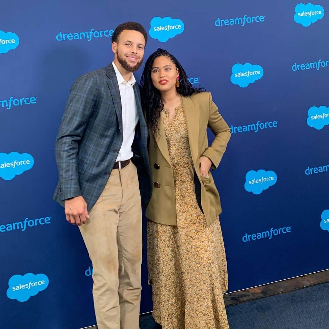 エイヨシャ・カレーさんのインスタグラム写真 - (エイヨシャ・カレーInstagram)「Had the most amazing time talking all things @eatlearnplay alongside my love @stephencurry30 at the @dreamforce conference. Thank you for letting us tell our story and mission.」11月22日 4時18分 - ayeshacurry