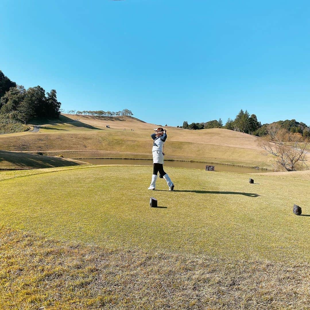 庄司ゆうこさんのインスタグラム写真 - (庄司ゆうこInstagram)「今日はちかちゃんとゴルフ⛳️💖 晴れ女パワー全開で最高のゴルフ日和❣️ そして2人とも絶好調に調子がよくベストスコア更新‼️ それにしてもここのコース、今日で3回目なんだけど毎回露天風呂が気持ち良すぎてついつい長風呂しちゃう✨ お風呂上がりは頑張ったご褒美にチョコレートパフェ❤️ 今日も楽し過ぎて時間があっという間だったなぁー✨✨✨ #ベルセルバカントリークラブ#市原#ゴルフ#ゴルフ女子#ゴルフ日和#ポジティブスターヨガ#ヨガインストラクター#エンジョイゴルフ#晴れ女パワー#全開#束の間の休息#ベストスコア更新」11月21日 20時07分 - yuko.shoji