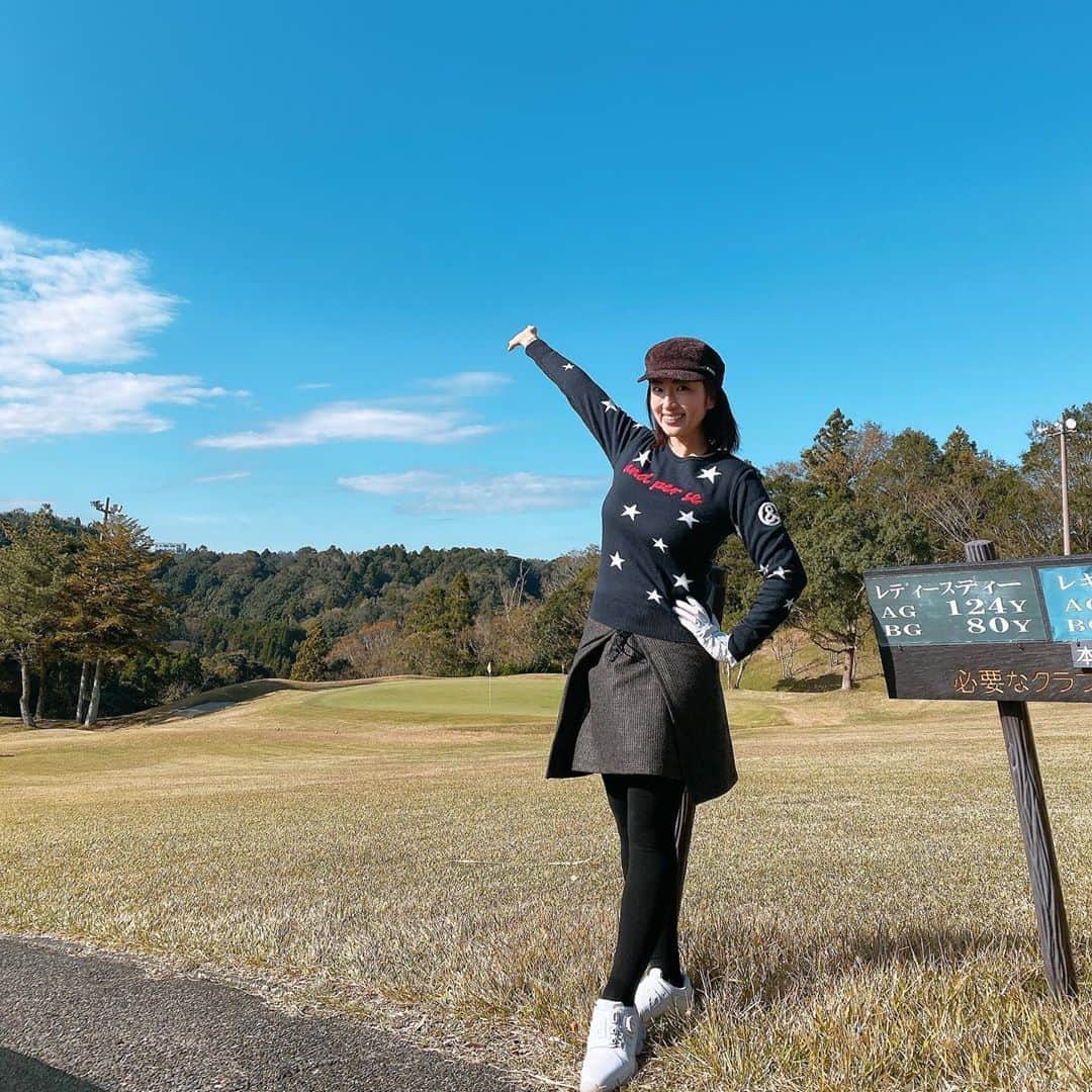 庄司ゆうこさんのインスタグラム写真 - (庄司ゆうこInstagram)「今日はちかちゃんとゴルフ⛳️💖 晴れ女パワー全開で最高のゴルフ日和❣️ そして2人とも絶好調に調子がよくベストスコア更新‼️ それにしてもここのコース、今日で3回目なんだけど毎回露天風呂が気持ち良すぎてついつい長風呂しちゃう✨ お風呂上がりは頑張ったご褒美にチョコレートパフェ❤️ 今日も楽し過ぎて時間があっという間だったなぁー✨✨✨ #ベルセルバカントリークラブ#市原#ゴルフ#ゴルフ女子#ゴルフ日和#ポジティブスターヨガ#ヨガインストラクター#エンジョイゴルフ#晴れ女パワー#全開#束の間の休息#ベストスコア更新」11月21日 20時07分 - yuko.shoji