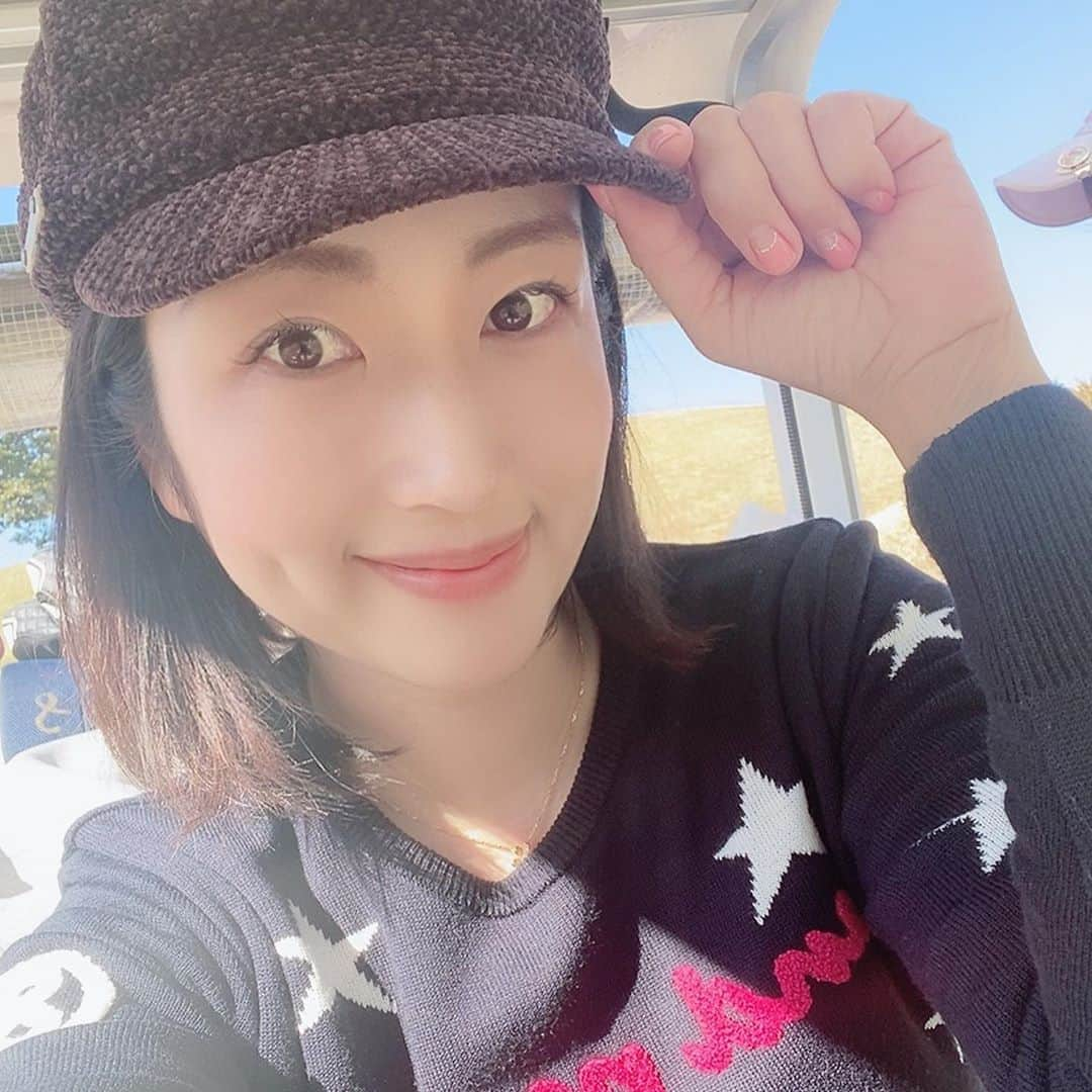 庄司ゆうこさんのインスタグラム写真 - (庄司ゆうこInstagram)「今日はちかちゃんとゴルフ⛳️💖 晴れ女パワー全開で最高のゴルフ日和❣️ そして2人とも絶好調に調子がよくベストスコア更新‼️ それにしてもここのコース、今日で3回目なんだけど毎回露天風呂が気持ち良すぎてついつい長風呂しちゃう✨ お風呂上がりは頑張ったご褒美にチョコレートパフェ❤️ 今日も楽し過ぎて時間があっという間だったなぁー✨✨✨ #ベルセルバカントリークラブ#市原#ゴルフ#ゴルフ女子#ゴルフ日和#ポジティブスターヨガ#ヨガインストラクター#エンジョイゴルフ#晴れ女パワー#全開#束の間の休息#ベストスコア更新」11月21日 20時07分 - yuko.shoji