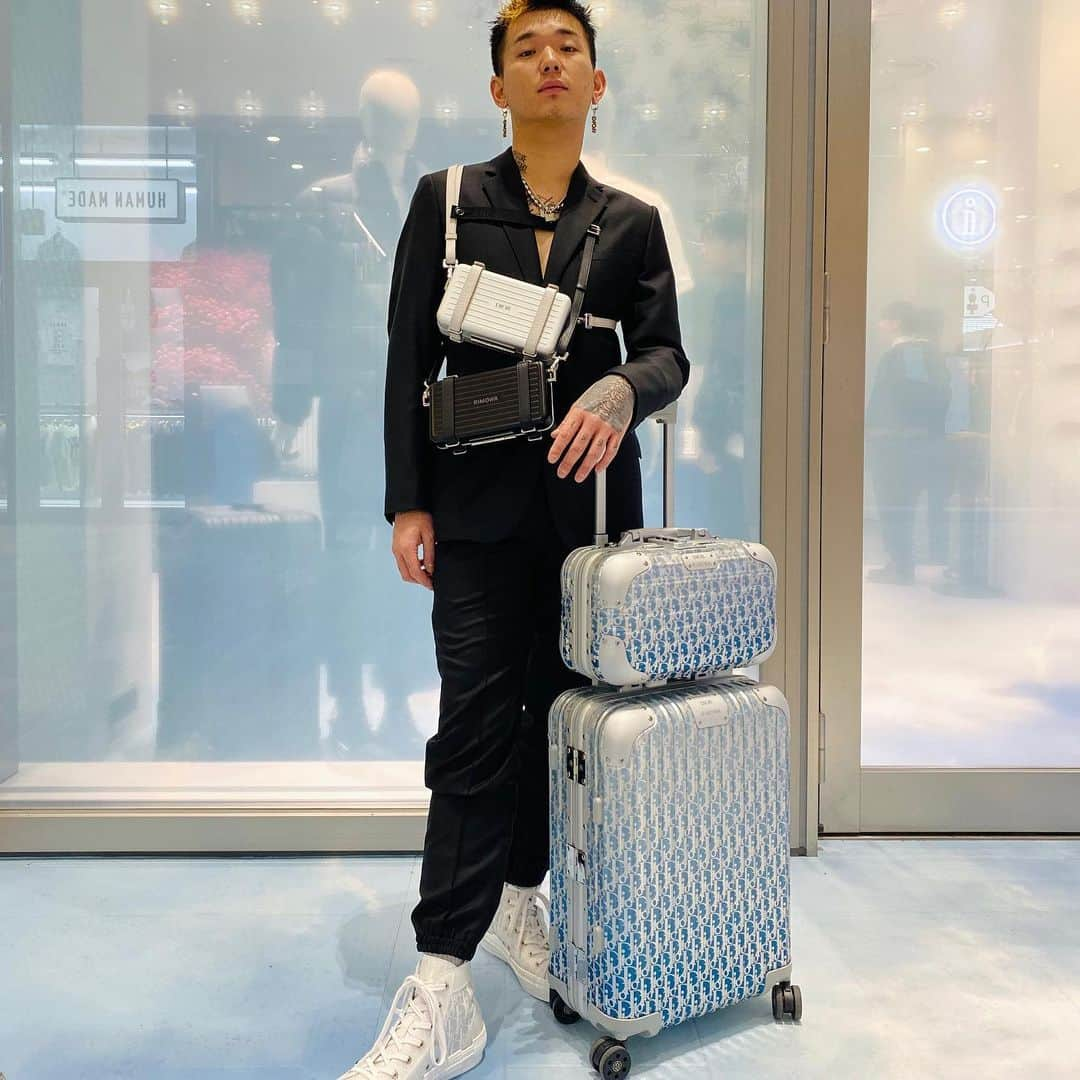 カワグチジンさんのインスタグラム写真 - (カワグチジンInstagram)「@dior  @rimowa  激イケてた。 明日から渋谷PARCOオープンで1階にズデーンと構えてるからみんなDIORに行った方がいい！！全部欲しい全部。」11月21日 20時07分 - kurtcojain