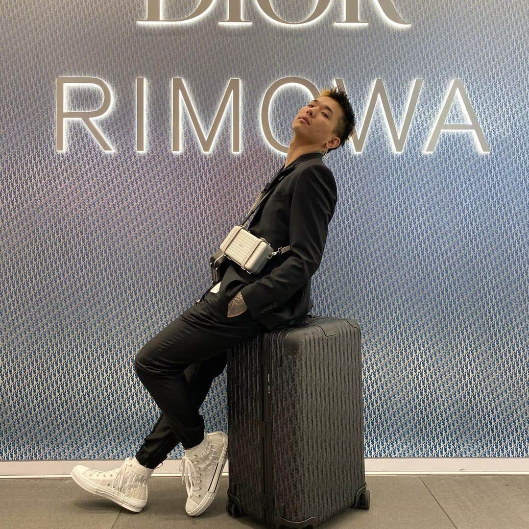 カワグチジンさんのインスタグラム写真 - (カワグチジンInstagram)「@dior  @rimowa  激イケてた。 明日から渋谷PARCOオープンで1階にズデーンと構えてるからみんなDIORに行った方がいい！！全部欲しい全部。」11月21日 20時07分 - kurtcojain