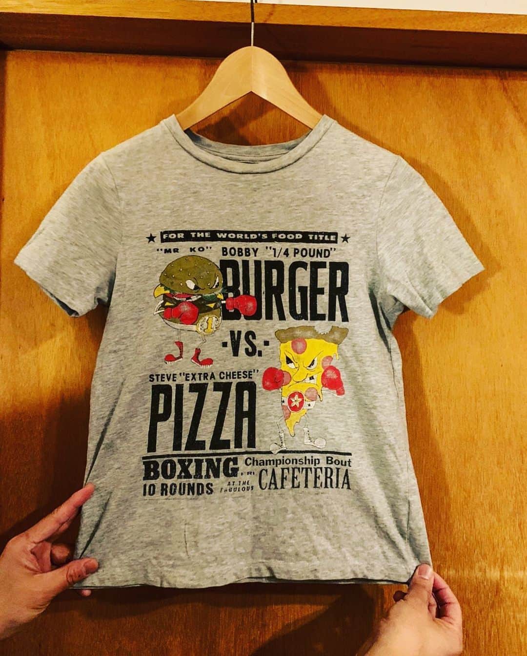 キリンジさんのインスタグラム写真 - (キリンジInstagram)「新作『cherish』発売しました。好調です。ありがとうございます！ こちらは、予想以上に大好評な曲「Pizza VS Hamburger」の元ネタTシャツです。ほ」11月21日 20時00分 - kirinji_official