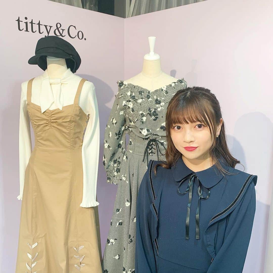 のインスタグラム：「.﻿ ﻿ ﻿ ﻿ titty&Co.さんの展示会に﻿ お邪魔してきました🐩💗 ﻿ ﻿ ﻿ 普段から常にチェックしてるくらい大好きなブランドです ﻿ きょう写真で着てるワンピースもそうなんだよ〜☺︎☺︎﻿ ﻿ ﻿ ﻿ ﻿ 絶対的にかわいいワンピースを2つと﻿シフォンのトップスをオーダーしました♡﻿ ﻿ ﻿ ﻿ まだあれも欲しかったな…って今も思うくらい﻿とにかく可愛いのいっぱいでした﻿ ﻿ まだまだオーダーしたい気持ち﻿ 精一杯抑えた……🐶笑﻿ ﻿ ﻿ ﻿ ﻿ ﻿ 来年の春くらいに届くの！﻿ 楽しみだな⸜🌷︎⸝‍﻿ 有難うございました^^ ﻿ ﻿ ﻿ ﻿#展示会 #tittyandco #シャーベットカラー #2020sscollection ﻿ ﻿」