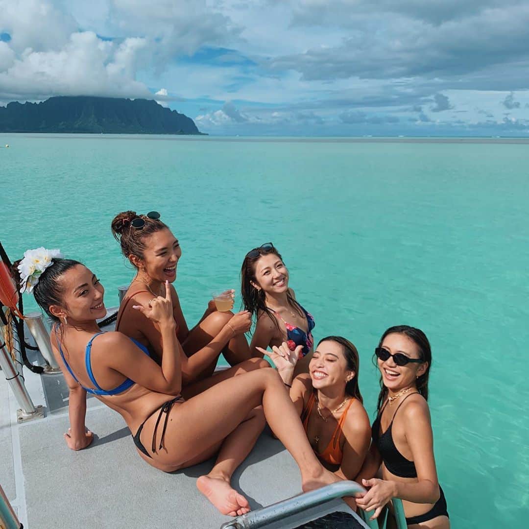 小竹麻美のインスタグラム：「みんなで行った天国の海💙 ハワイでは5人で泊まっていて 毎晩帰ってからも ガールズトークが止まらなかった いい思い出〜☺️💕💕💕 #hawaii#sandbar#sandybeach」