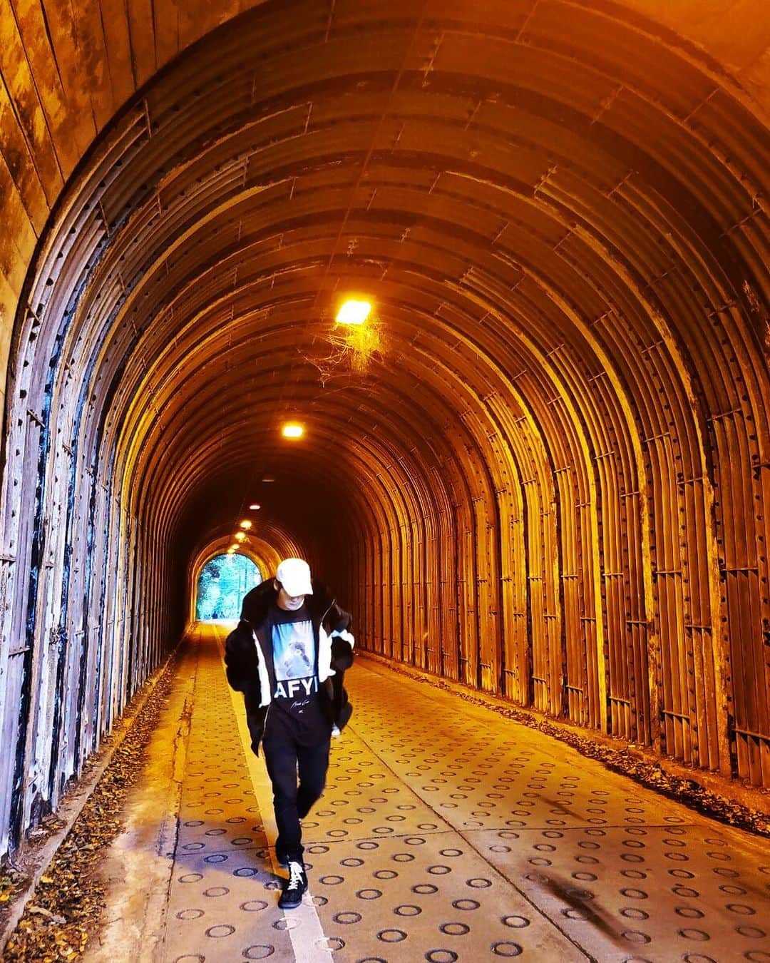 三浦孝太のインスタグラム：「長いトンネルを抜けると おそらく光が射してるだろう  さぁ、また歩き出そう。」