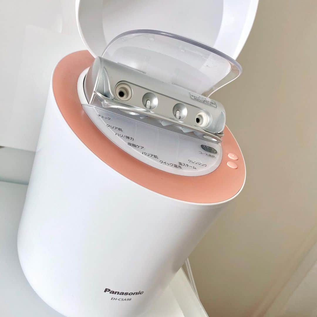 小玉梨々華のインスタグラム：「Panasonicのスチーマー 乾燥肌なのでこれがないと生きていけないです  #panasonicbeauty #スチーマーナノケア」