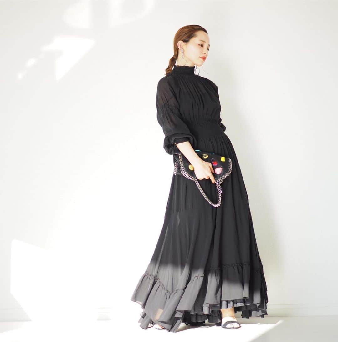 田中亜希子さんのインスタグラム写真 - (田中亜希子Instagram)「よくパーティーに着ていくドレスについてご質問を頂くのですが  私は @casa_fline がおすすめです。  前にも紹介したのですが、 気に入ったデザインは色違いも所有しておきます。やっぱり着ていて落ち着くブラックも必要で♡ どんなパーティーもベージュとブラックの備えあれば憂いなし。  カーサフラインは、細かなディテールのこだわりがとてもシックでお洒落。 大人が大人らしく、華やかになれるワンピースです。 なんと言っても低身長でも大丈夫なところが1番の決め手です＾＾ #カーサフライン#casafline #おちびの輪#おちびコーデ#低身長#低身長コーデ#パーティードレス」11月21日 20時41分 - akiico