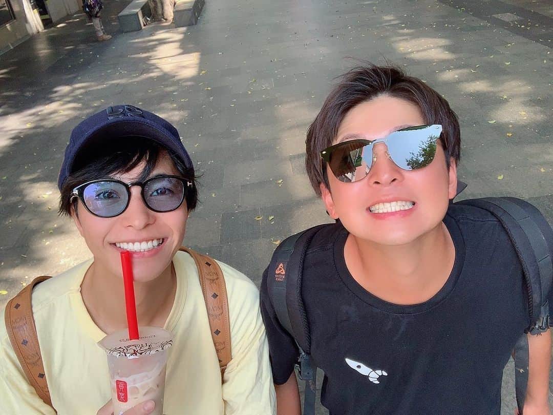 森光のインスタグラム：「トムとシドニーをお散歩🇦🇺ゴンチャごくごく🍵天気が良くて気持ちいい☀️ #takeawalk #sydney #sunny」