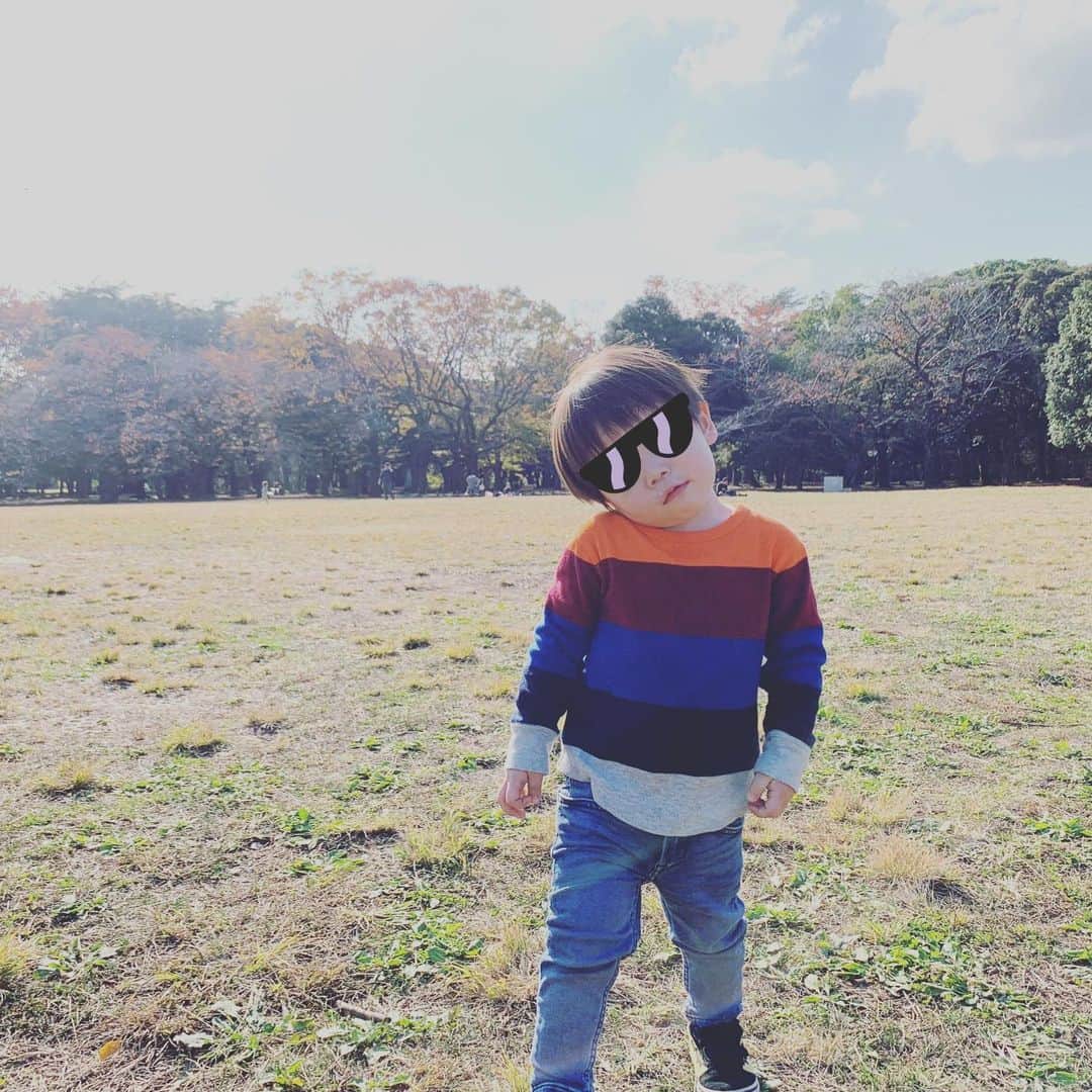 安田美沙子さんのインスタグラム写真 - (安田美沙子Instagram)「色んなことをしたくなる、土遊びも実験❤️ 息子、自分のボールがあるのに、お友達のボールが欲しくなって泣き叫ぶ。笑 いじけてクネクネ男。デートみたいな2人、いつまでも仲良しでいれますよーに😊✨ . . . #instagood #park #yoyogipark  #friends #soccer #play  #love #fall #30months」11月21日 21時00分 - yasuda_misako