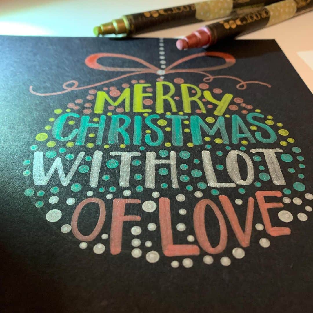 のインスタグラム：「ZIG CLEAN COLOR DOT Metallic 素敵にクリスマスカードメイキング！ クリスマスシーズンに向けて、是非お試しください！ #cleancolordotmetallic #ZIG #metallic #christmas  #クリーンカラードット」