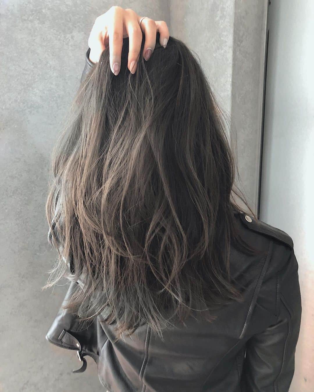 片山良平のインスタグラム：「・ ・ ・ カット&カラー✂︎ ベビーレイヤー&クリアグレージュ😙」