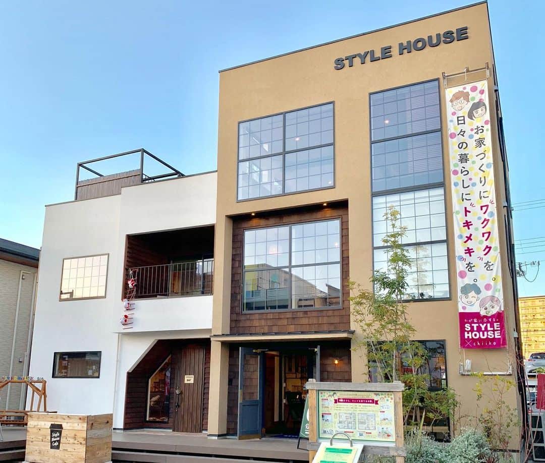 STYLE HOUSE 谷上工務店さんのインスタグラム写真 - (STYLE HOUSE 谷上工務店Instagram)「人気イラストレーター chiiko さんとのコラボ✨ あたたかなchiikoさんのイラストをぜひ観にきてくださいね☺️☺️ #ぐっちゃんママ #chiiko #allagi #stylehouse #注文住宅﻿ #ベビーマッサージ #撮影会 #instagood」11月21日 21時07分 - stylehouse_taniue