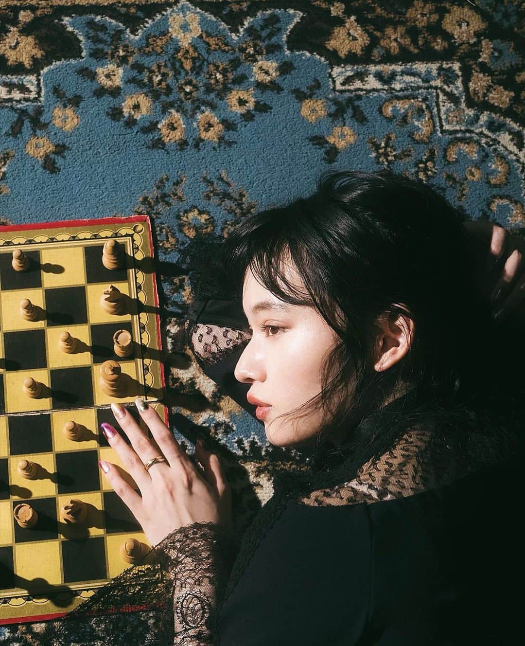 shihori.kathleenのインスタグラム：「. 🌜♟🛋🕯」