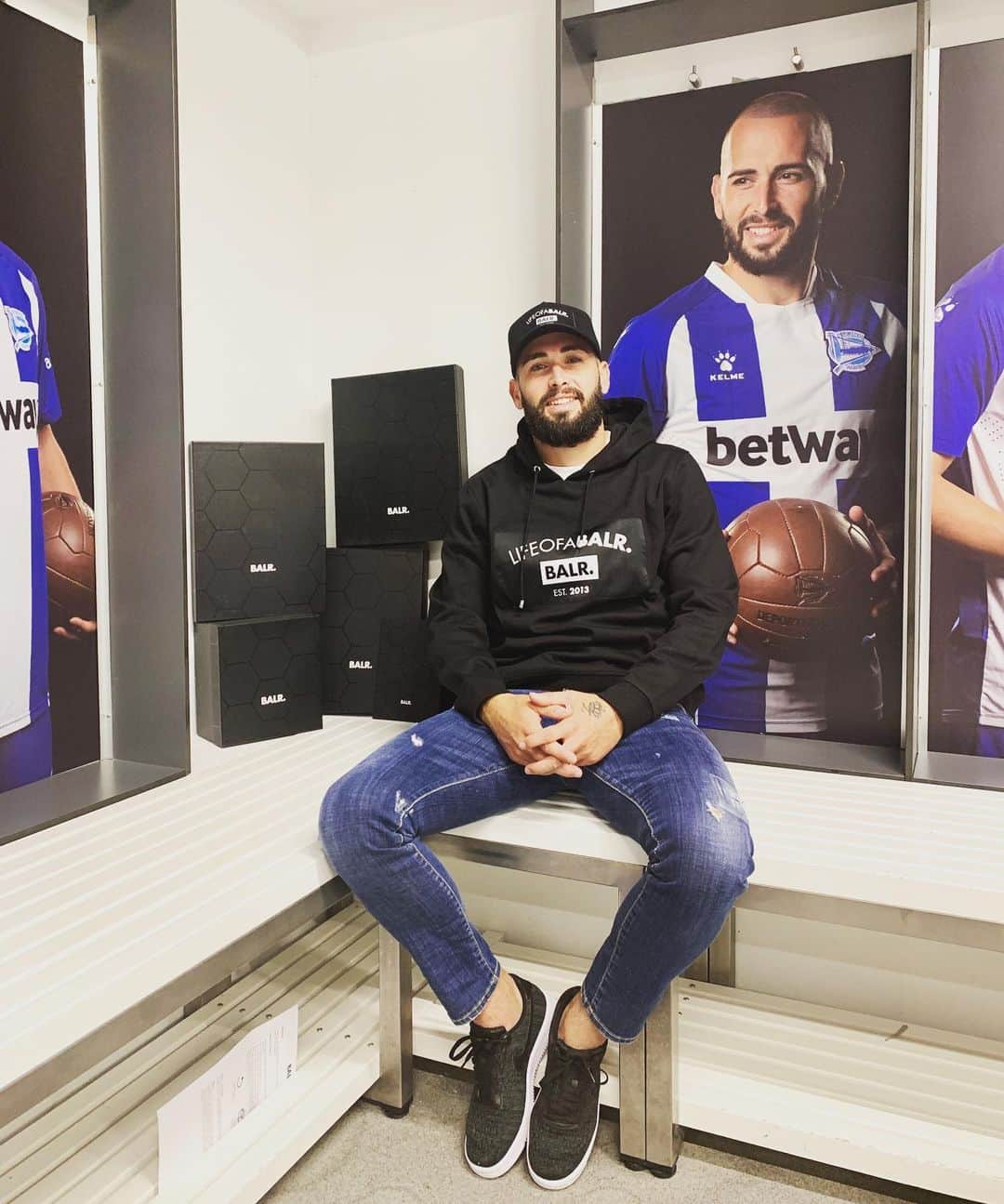 アレイクス・ビダルのインスタグラム：「@balr 🤝」