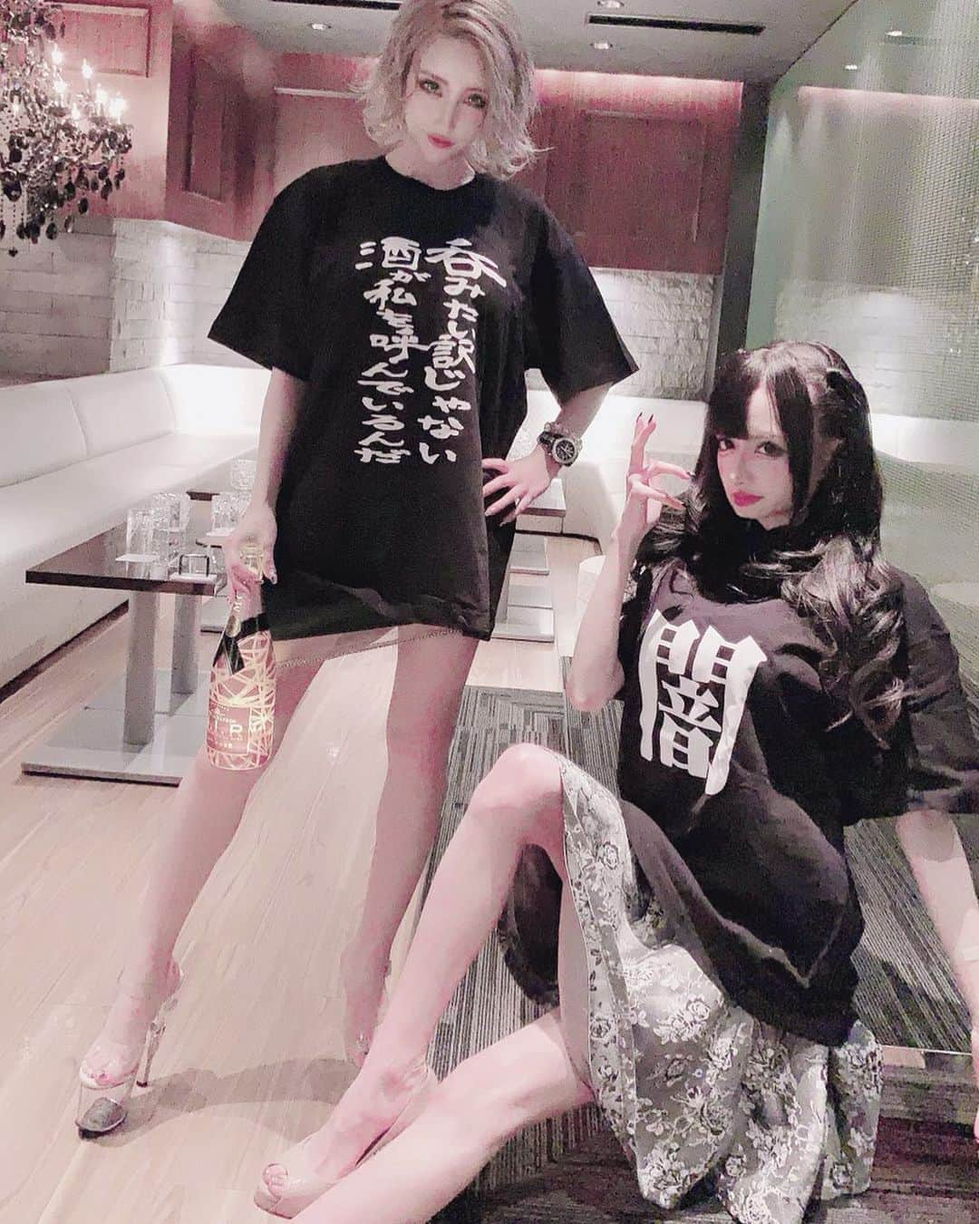 大木玲奈さんのインスタグラム写真 - (大木玲奈Instagram)「闇Tシャツと酒Tシャツ🍾💕 今日も22時からいるおん #ドンフィン #歌舞伎町 #キャバ嬢 #闇 #酒」11月21日 21時34分 - misamisa_417