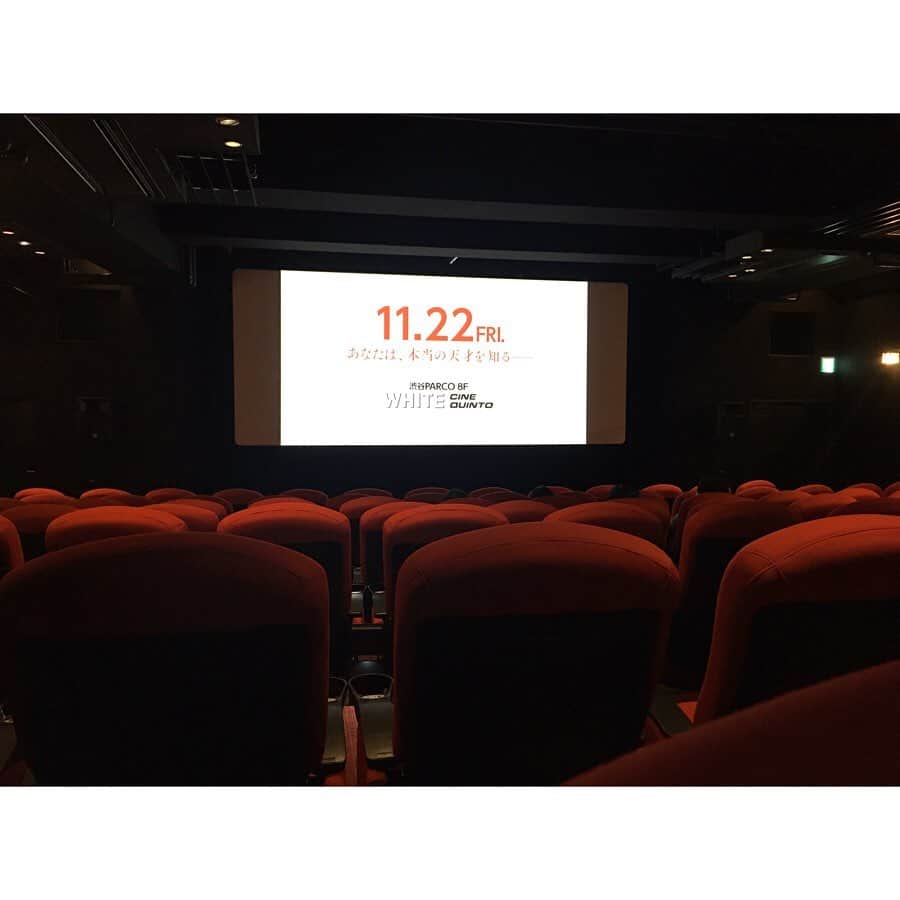 Filmarksさんのインスタグラム写真 - (FilmarksInstagram)「・ \🎬新映画館情報🎬/ ・ 明日11月22日OPEN！﻿ 渋谷PARCOの新しいミニシアター @whitecinequinto に潜入してきました💫﻿ ﻿ 108席の赤いシートは座り心地がとっても良く、ゆったり映画を鑑賞できます◎﻿ “WHITE”のロゴがプリントされたフードもすごくキュート。かわいいアイテムと一緒に映画を観られると、なんだかワクワクしますよね。﻿ ﻿ オープニング作品は『草間彌生∞INFINITY』🔴﻿ 今後は、ジャンルを問わない個性的で良質な作品のほか、ファッションブランドのコレクションなど“映画以外“の作品も上映されるとか。今後どんな作品が観られるのか楽しみですね🥰気になる方は、是非足を運んでみてください。﻿ ﻿ 映画館情報▼▼▼﻿ 「WHITE CINE QUINTO」﻿ ・住所　東京都渋谷区宇田川町15-1 渋谷パルコ８階﻿ ・スクリーン数　1﻿ ・座席数　108席（+車椅子スペース1席）﻿ ・HP　https://www.cinequinto.com/white/﻿ @whitecinequinto﻿ ﻿ #PARCO #ミニシアター #カルチャー #おでかけ #渋谷﻿ #movie #cinema #映画部 #映画好き #映画鑑賞 #映画好きな人と繋がりたい #Filmarks」11月21日 21時28分 - filmarks_official