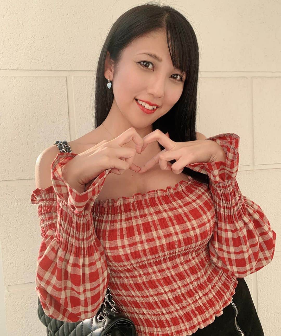 神谷麻美さんのインスタグラム写真 - (神谷麻美Instagram)「@beep_ss の洋服可愛い🧸💖🎶 #オフショル スキ💖🍁💖」11月21日 21時31分 - asamice428