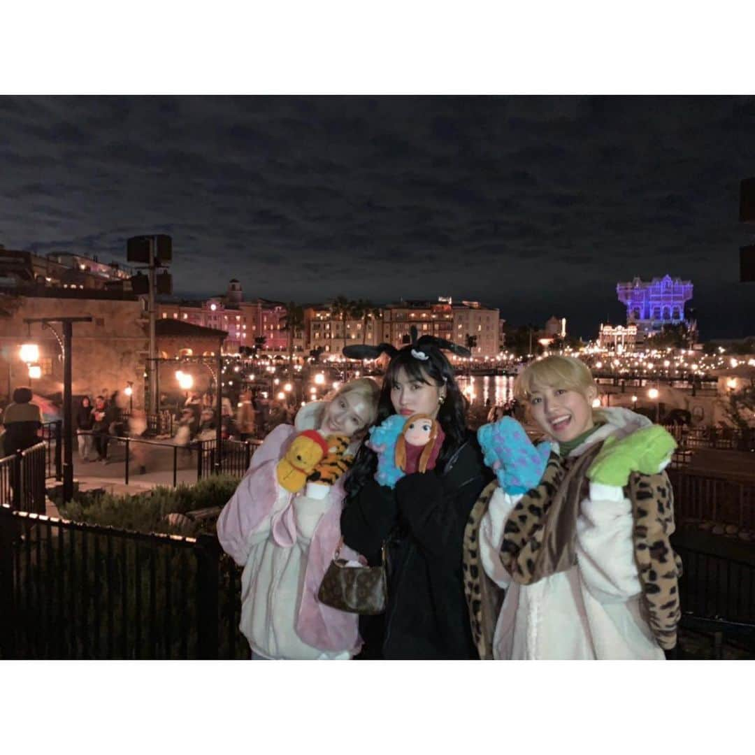 TWICEさんのインスタグラム写真 - (TWICEInstagram)「DisneySea#&TWICE(🍑)...1」11月21日 21時31分 - twicetagram