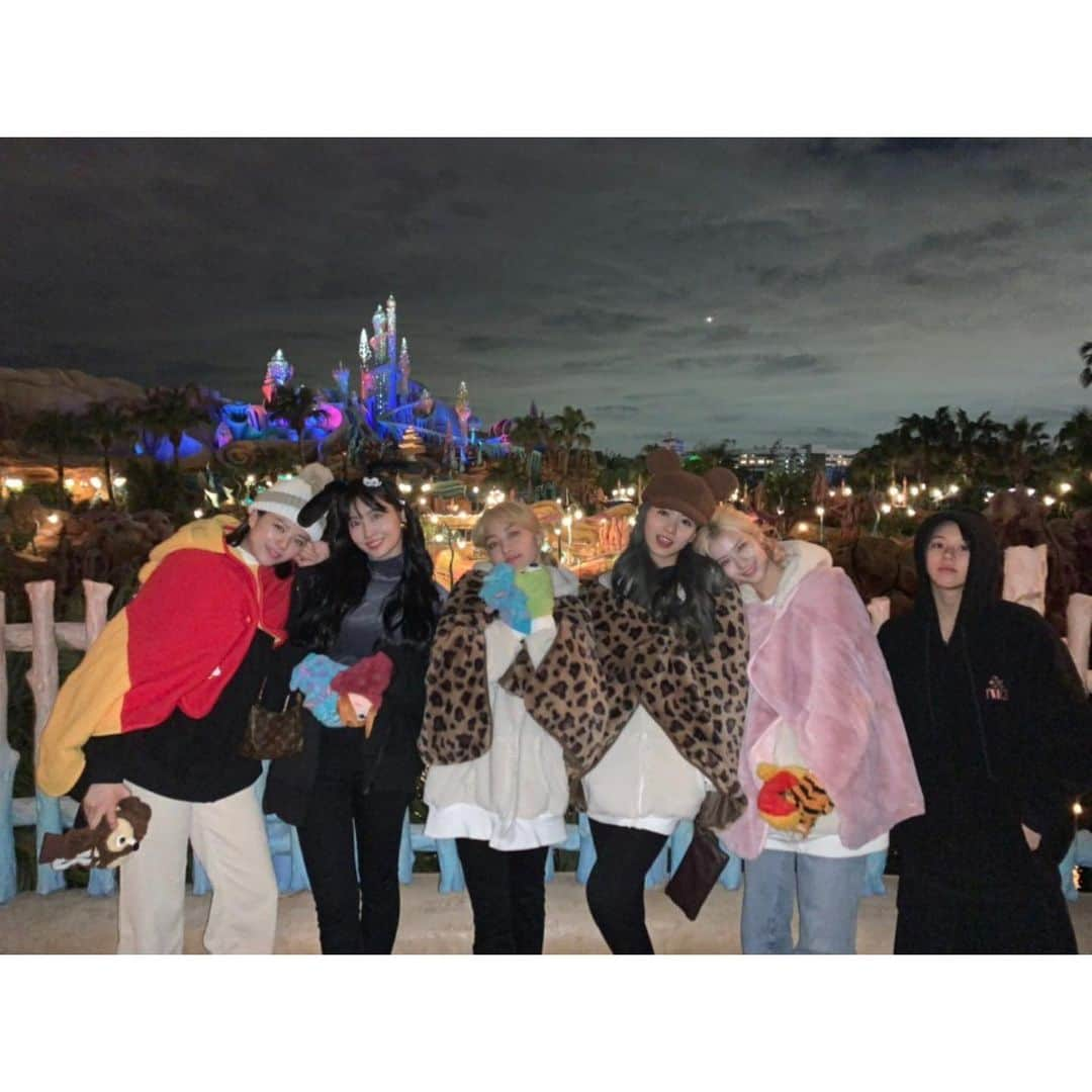 TWICEさんのインスタグラム写真 - (TWICEInstagram)「DisneySea#&TWICE(🍑)...1」11月21日 21時31分 - twicetagram