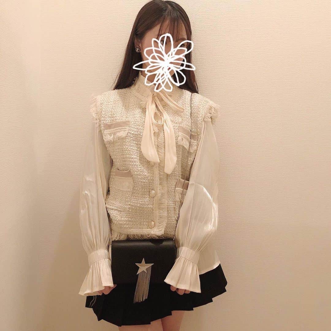 のインスタグラム：「・ 可愛い洋服見つけた👀💕 友達がめっちゃ写真撮ってくれた😂😂笑 @mmk_2027  いつもありがとう🙇‍♂️ ・ #福岡#fukuoka#韓国#korea #韓国ファッション#韓国🇰🇷 #🇰🇷 #渡邊菜々#わたなな#🌻 #わたななのふく」