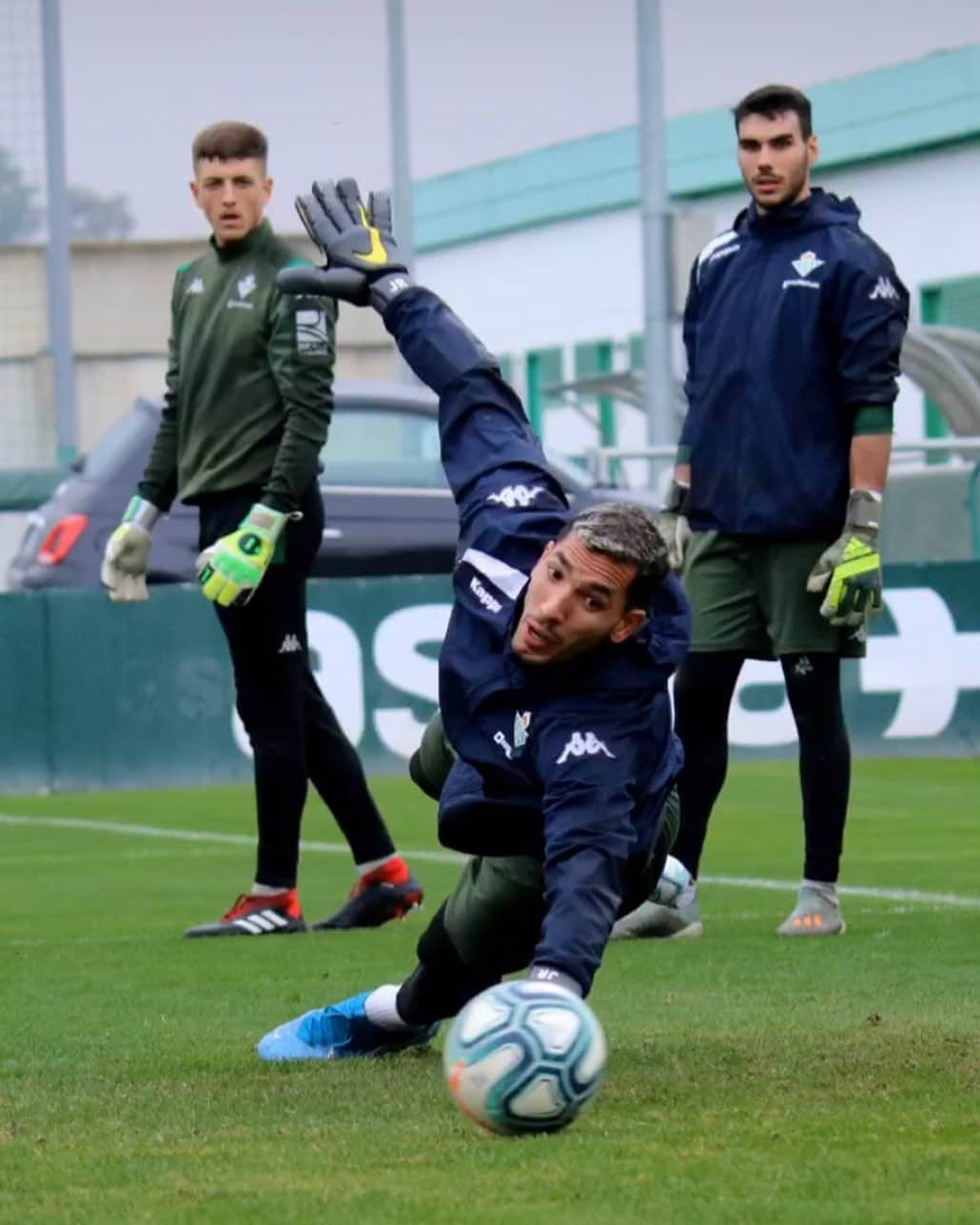 ジョエル・ロブレスさんのインスタグラム写真 - (ジョエル・ロブレスInstagram)「👐👣⚽️」11月21日 21時40分 - joelrb1