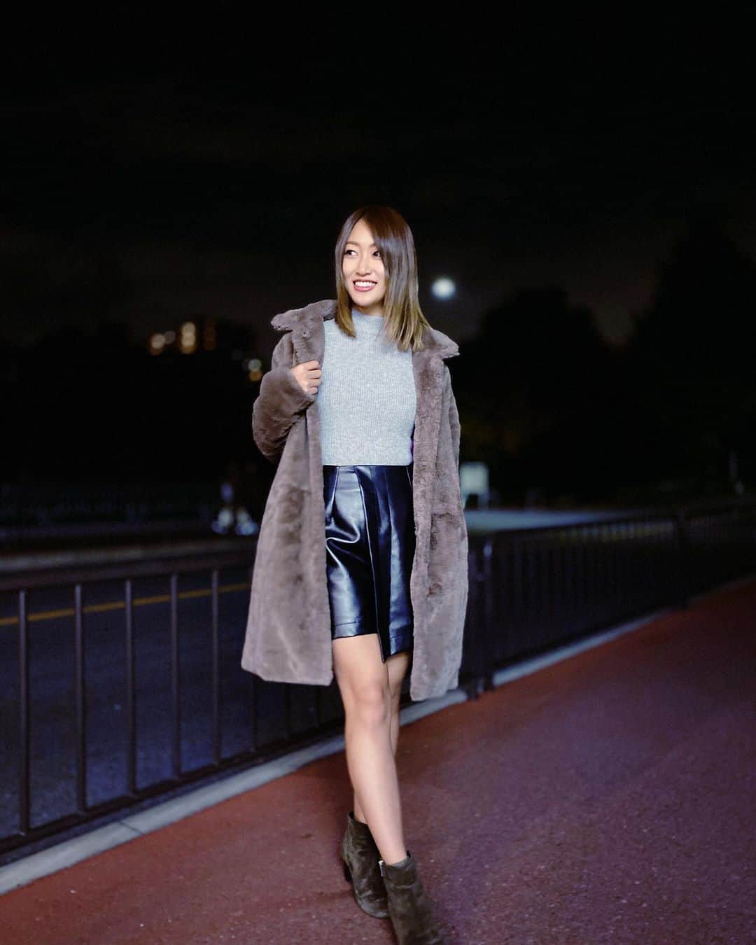 上枝恵美加さんのインスタグラム写真 - (上枝恵美加Instagram)「Night mood in Osaka ． #ootd #ある日の私服 #fashion #osaka #japanesegirl #japanesefashion #お洋服タグしてます」11月21日 21時52分 - emika_kamieda
