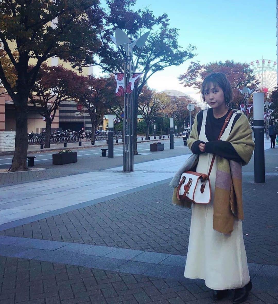 高橋愛さんのインスタグラム写真 - (高橋愛Instagram)「大好きな @kondonatsuko ちゃんまでー！ありがとぉ😭❤️かわええ。。🤤 ㅤㅤㅤㅤㅤㅤㅤㅤㅤㅤㅤㅤㅤ  #Repost @kondonatsuko ・・・ 季節感じられる天気だなぁ🍂 お仕事で神戸です✨ 新しい服着るとそれだけでテンション上がるのは何歳になっても同じよね❤️ haco! @hacohaco8585 と高橋愛ちゃん @i_am_takahashi のコラボ服🤗 袖のピースが可愛いロンTと女子を可愛く見せてくれるニットワンピース👗💕 思ってた以上の可愛さでルンルンよ🎶 ちょいと寒いからストール🧣羽織って✨ #ラブアンドピース2019 #高橋愛 ちゃん #haco #夏子ーデ #ワンピース #ニット #ストール」11月21日 21時50分 - i_am_takahashi