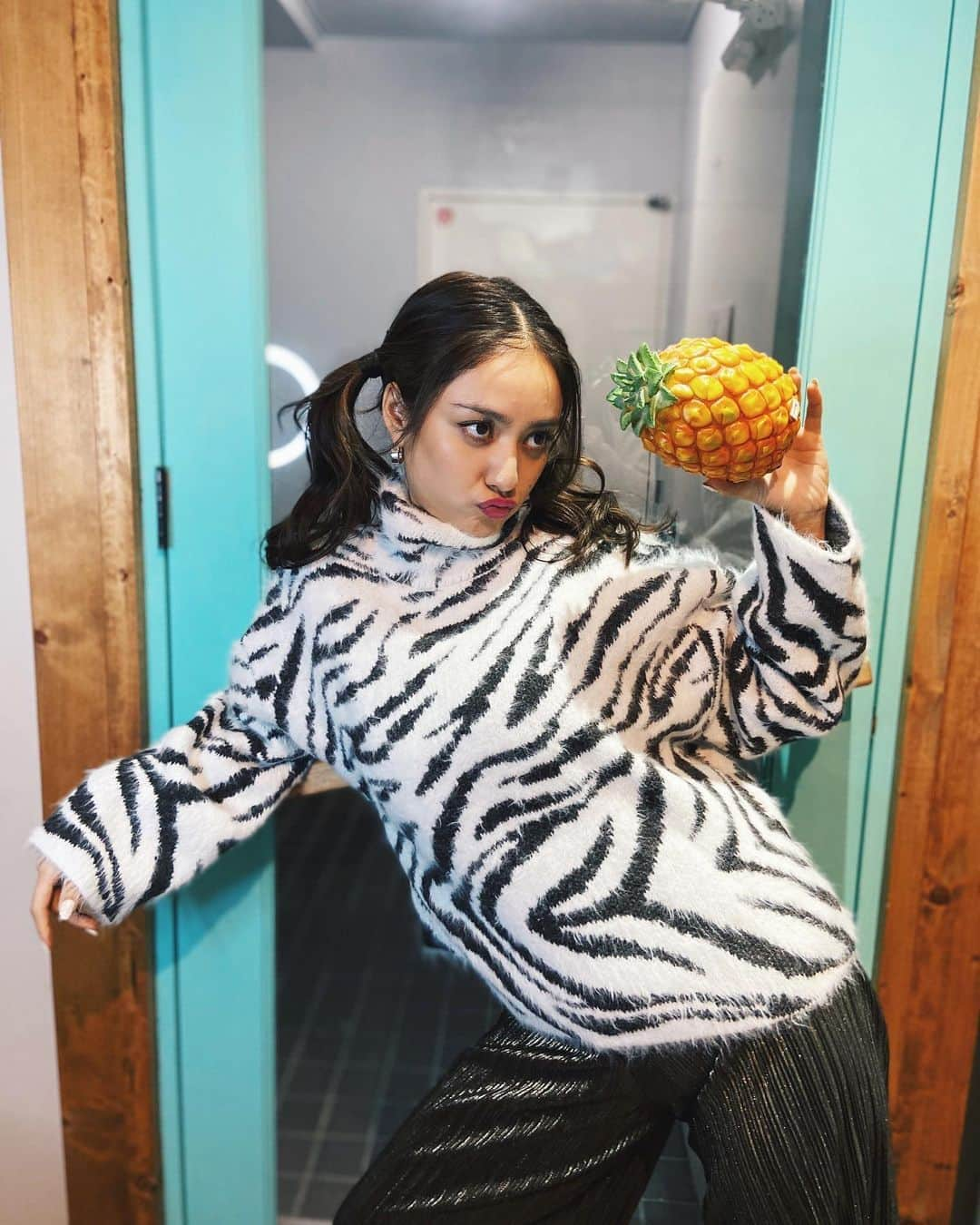 谷まりあさんのインスタグラム写真 - (谷まりあInstagram)「Oyasumi😆🖤🍍」11月21日 22時02分 - mariaaaa728