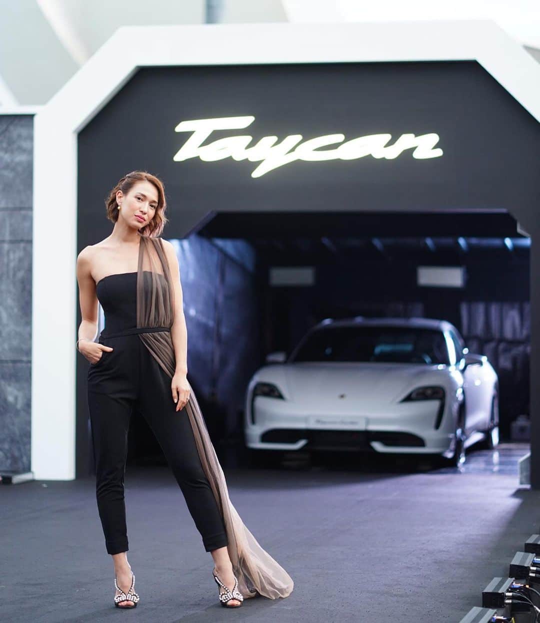 Livさんのインスタグラム写真 - (LivInstagram)「New Taycan revealed and yes, it’s electric! What an epic event indeed #porschexstarwars」11月21日 22時04分 - livlogolding