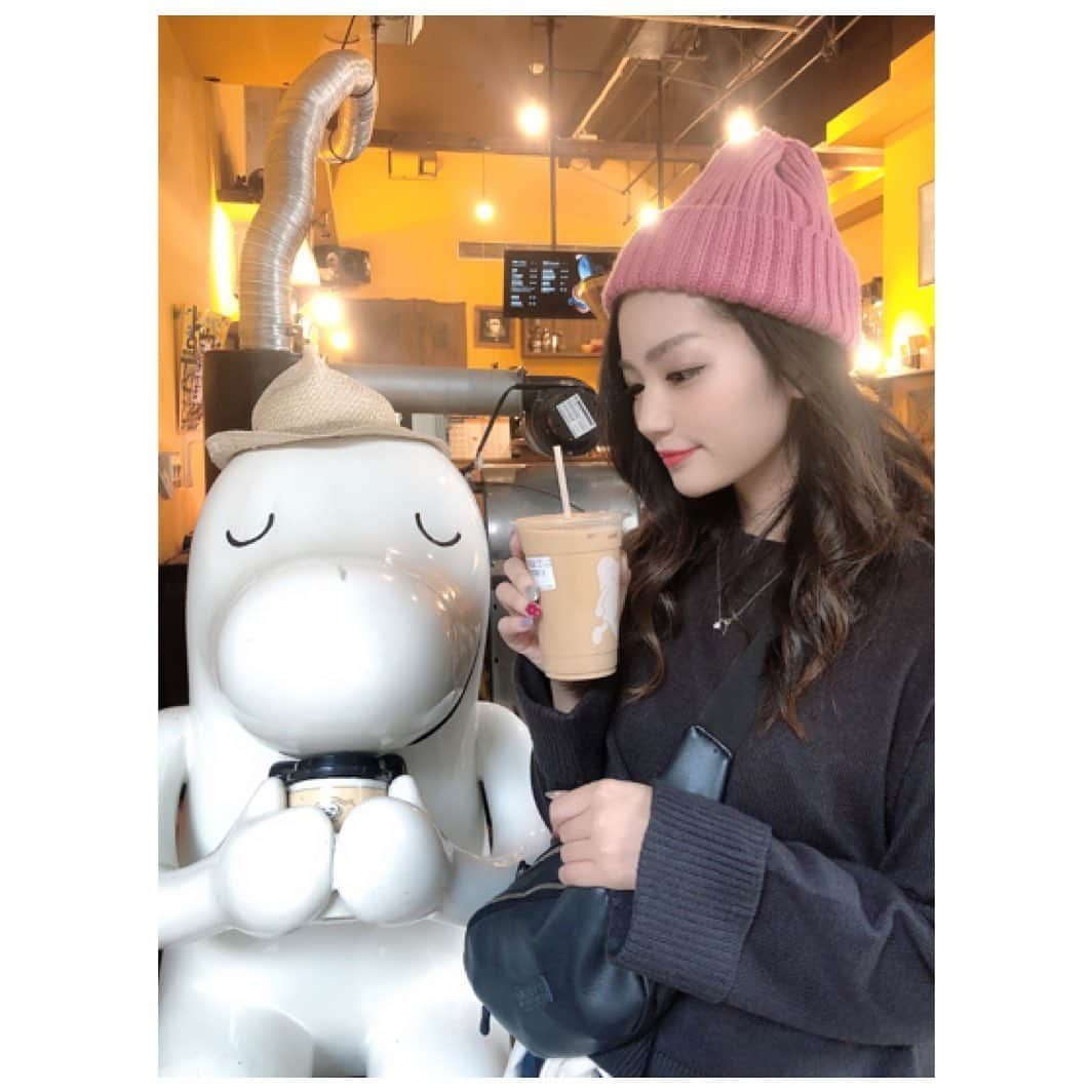 仲西杏里さんのインスタグラム写真 - (仲西杏里Instagram)「やっぱり台湾きたら必ず来る🇹🇼 cama coffee☕️♪ 大好きなNo1人気の塩キャラメルラテ♪ 前来た時美味しすぎた コーヒーフロートも飲もうと思ったら 期間限定のだったみたいで 飲めなくて残念🥺🥺🤙ww . #happy💕 #photo #freemodel #model #台湾 #Taiwan  #台北グルメ  #camacafe #coffee  #塩キャラメルラテ #珈琲専門店  #台湾オススメ  #casualstyle  #自分らしく生きる  #流されない生き方 #マニュアル通りに生きたって何も始まらない  #人と同じ生き方は大っ嫌い #狭く深くがモットー  #17live #17liver #東京 #tokyo #仕事依頼はdmへ #イチナナ #バルクアップ #筋トレ初心者 #筋トレ女子と繋がりたい #筋肉痛  #あんたぴ  @b_b_j.j #ビジョビ @bijogram @vijobank @j__b__p」11月21日 22時07分 - apime.325