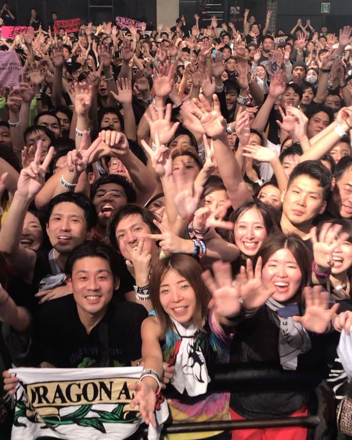 のインスタグラム：「dragonash TOUR「THE SEVENS」 クラブチッタ セットリストもFIVESとは一新してのライブ。心地よい緊張感の中演奏できました😊 今しか出来ない事を追求して、楽しんでもらえるよう、より良いステージを目指して邁進します！ 残りの公演も宜しくお願いします  #dragonash  #THESEVENS」