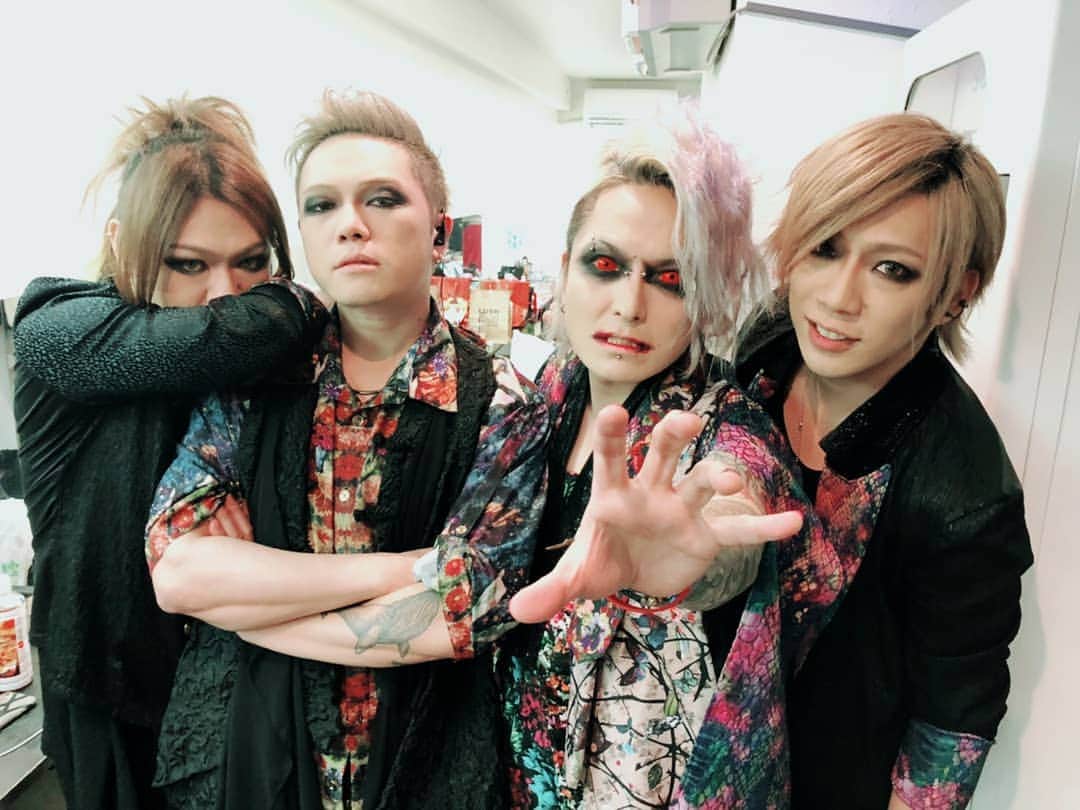 Chiyu のインスタグラム：「今年ファイナルgremlinsお疲れっした！ ほんとにみんないい顔してたし楽しかったね♪ また会える日を楽しみにしてまっ♪ 本当にありがとうございました！  久々にメンバー全員と！  #gremlins #Hits #KNZ #美月 #CHIYU」