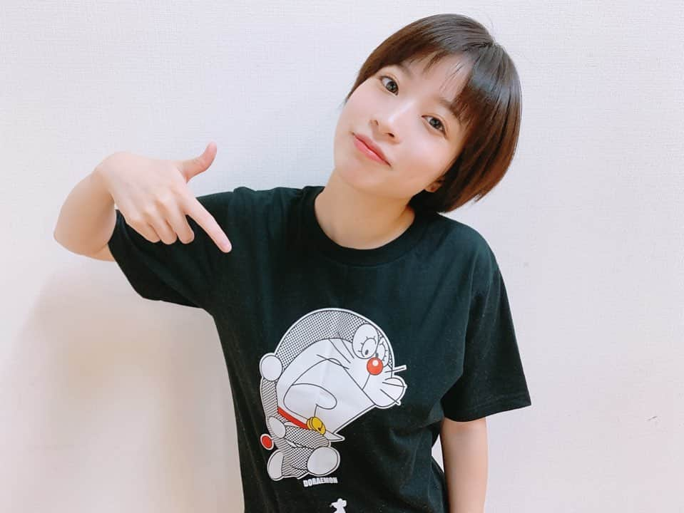 小菅怜衣さんのインスタグラム写真 - (小菅怜衣Instagram)「今日のドラTシャツ🥰 . どこで手に入れたか忘れた😔💭 ネズミに驚いてるの可愛い . . . 稽古もいよいよ大詰め。 今日は通しをしました。 まだまだやれることがある。 でもみんなに見てもらうのが本当に楽しみです！ . インスタってURL貼れないんだよね… TwitterにチケットフォームのURL更新してますので ご予約お待ちしておりますっ！ 本当！！観てほしい！！ 待ってるね！！ . . . . . #ドラえもん #ドラえもんグッズ #ドラえもん好きな人と繋がりたい #ドラえもん大好き #ドラえもんコラボ #ドラえもんtシャツ  #小菅怜衣 #舞台 #アサルトリリィ  #カメラ女子 #ショートカット女子  #instadaily #instalike #instagirl #japanesegirl #photography #fashion #portrait #gn」11月21日 22時20分 - kosuge_rei