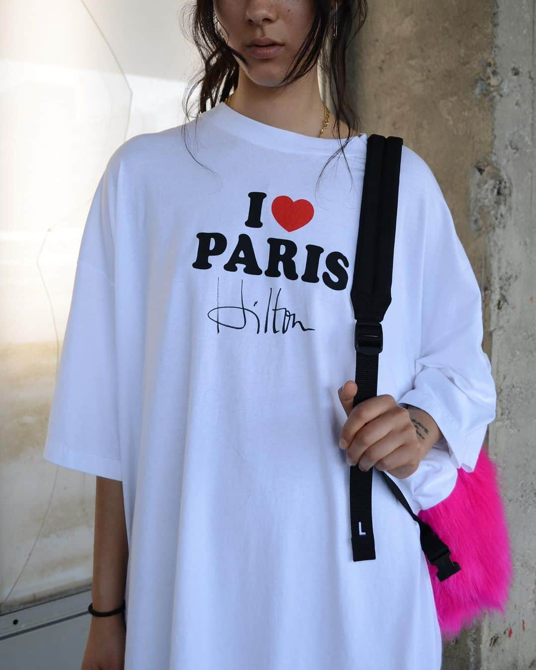 ヴェトモンさんのインスタグラム写真 - (ヴェトモンInstagram)「I LOVE PARIS HILTON T-SHIRT & MORE - NEW SURPRISE DROP NOW LIVE www.mytheresa.com @mytheresa.com #VETEMENTSxPARIS」11月21日 22時20分 - vetements_official