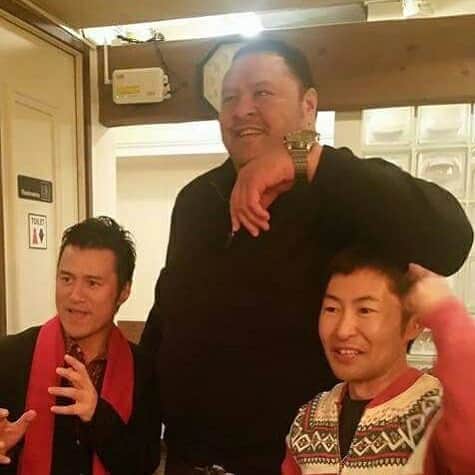 のインスタグラム：「曙さんは、いつも俺の頭を肘置きにしていた（笑）  #曙さん」