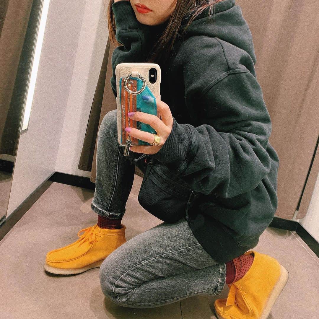 sayocoのインスタグラム：「最近はこんなかんじです🤳🧡🍂 #stussyhoodie  #levis501skinny  #clarksoriginals#wallabee#clarksshibuya」