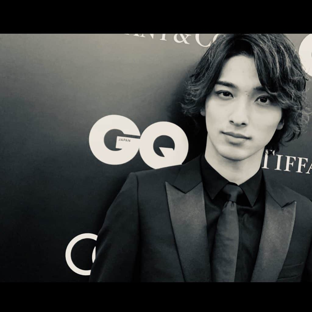 横浜流星さんのインスタグラム写真 - (横浜流星Instagram)「『GQ MEN OF THE YEAR 2019』の授賞式に参加し、 ニュー・ジェネレーション・アクター・オブ・ザ・イヤー賞を頂きました！！この賞に恥じないよう全力で頑張ります。  #GQMENOFTHEYEAR 2019 #ニュー・ジェネレーション・アクター・オブ・ザ・イヤー賞 #光栄です #圭さんやったよ！ #平野紫耀 と久々の再会 #素敵な方々にお会い出来て #嬉しかった」11月21日 22時44分 - ryuseiyokohama_official