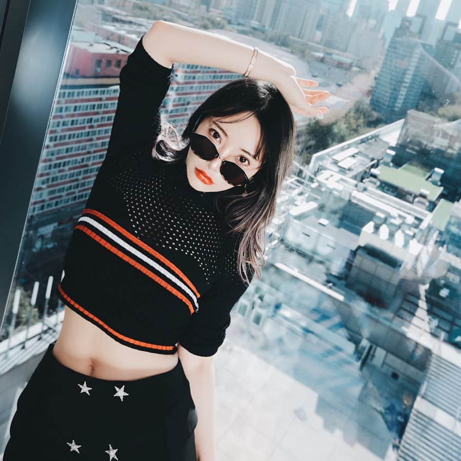 クリスティン・ウェイのインスタグラム：「Happy fashion day  #valmuertravelcamp #valmuer #knitwear #christinewei #cwfashion #cwtravel #クリスティンウェイ」