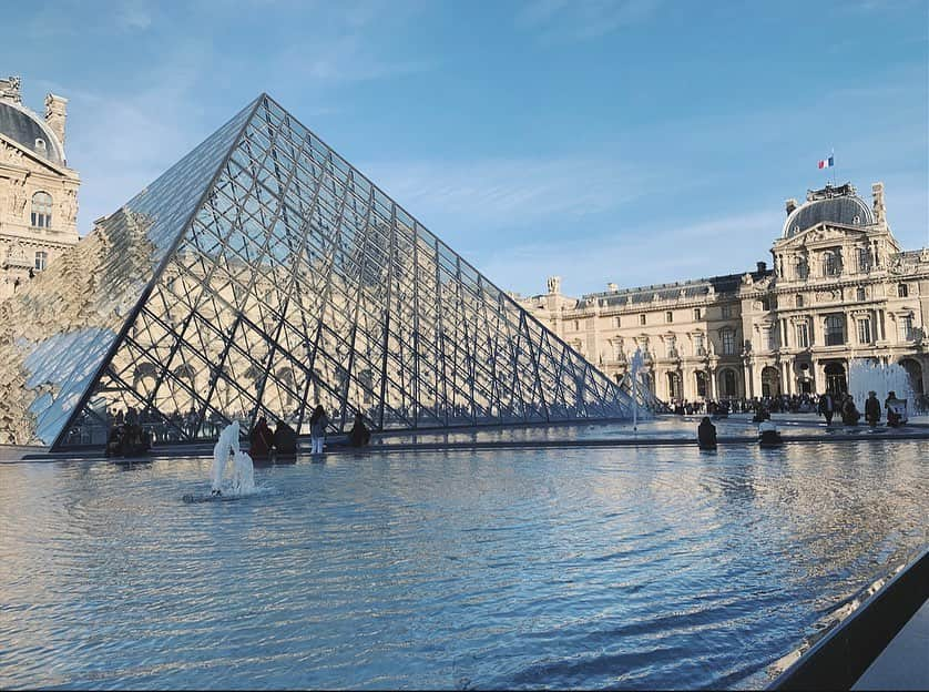 足立沙織さんのインスタグラム写真 - (足立沙織Instagram)「﻿ 📍 Musée du Louvre﻿ ﻿ ﻿ ﻿ 素敵な作品がありすぎて時間足りない、、﻿ 美術館はどこ行ってもまた来たいって思う場所ばっかりだね🥺﻿ ﻿ ﻿ ﻿ ﻿ ﻿ ﻿ ﻿ ﻿ ﻿ ﻿ ﻿ ﻿ #museedulouvre#muséedulouvre#paris#france#parisparis#travelphotography#travelgram#parisjetaime#architecture#europe#europetravel#europetravel#artmuseums#france🇫🇷#saori__trip」11月21日 22時46分 - sao_ri_17