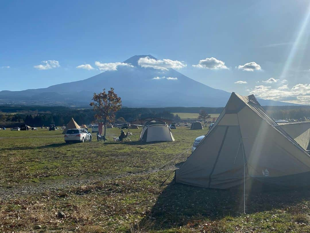 ジローさんのインスタグラム写真 - (ジローInstagram)「キャンプの聖地来たよ。 #モテキャン #富士山 #ふもとっぱら https://youtu.be/XTN9q45HtsA」11月21日 23時01分 - jiroisjiro7