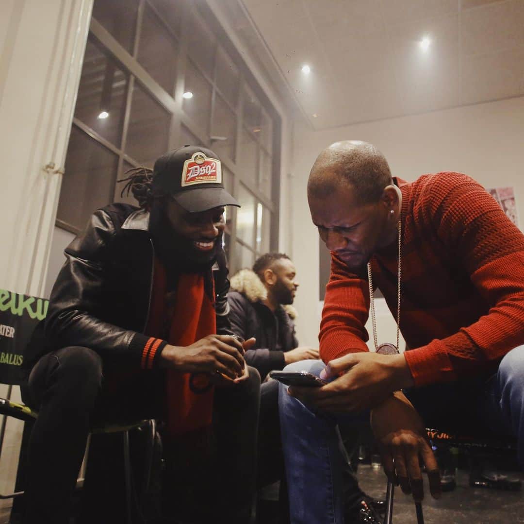 WRETCH 32さんのインスタグラム写真 - (WRETCH 32Instagram)「Showing @officialgiggs how to buy #Rapthology on amazon lol」11月21日 22時55分 - officialwretch32