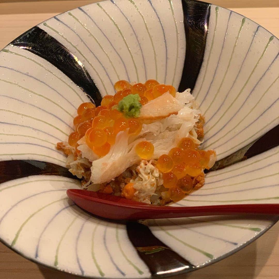 のインスタグラム：「世界で一番大好きな方にお寿司をご馳走になりました。ドンペリも沢山頂きました。感謝で一杯です。幸せです。」