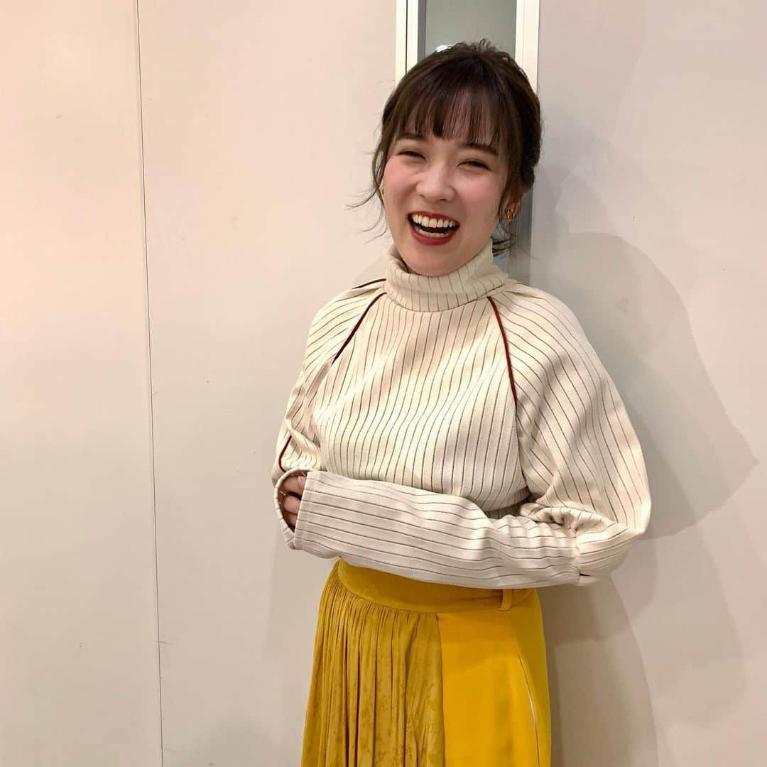 亜希子さんのインスタグラム写真 - (亜希子Instagram)「AbemaPrime📺 ・ 『人生に詰んだ元アイドルは、赤の他人のおっさんと住む選択をした』に関連して、今晩出演ありがとうございました。 ・ 司会の平石直之さん  矢口真里さん  ふかわりょうさん  カマたくさん  スタッフの皆様  ありがとうございました😊🍀 素敵なお衣装は、黄色いスカートも、個性的なトップスも、EAUSEENON(オウシーナン）。」11月21日 23時10分 - akiko_ohki